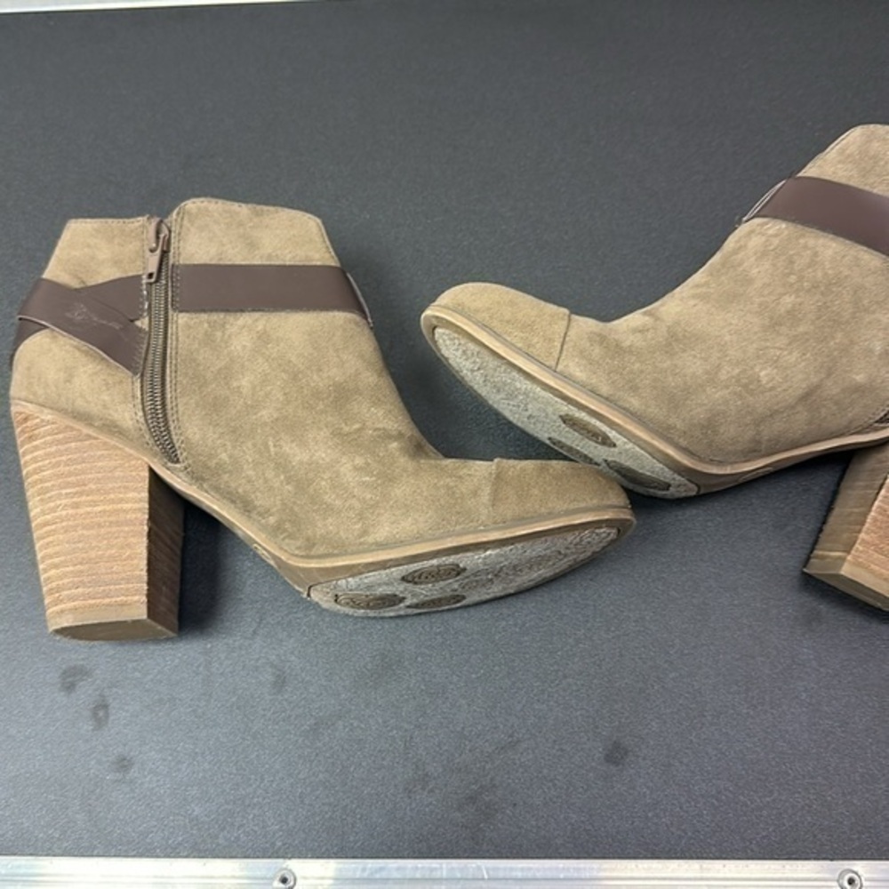 Carlos by Carla Santana tan ankle boots with brown strap women’s size 9.5
